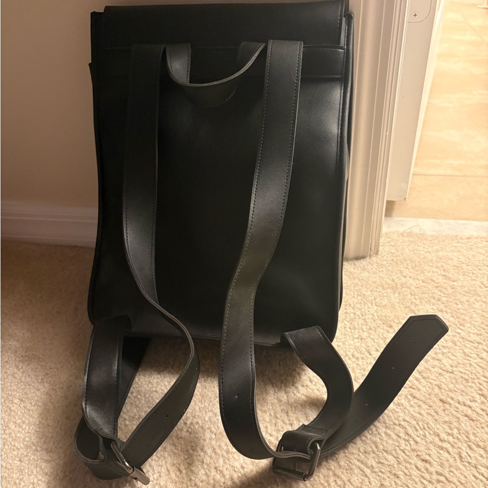 Monat Backpack - Picture 2 of 4